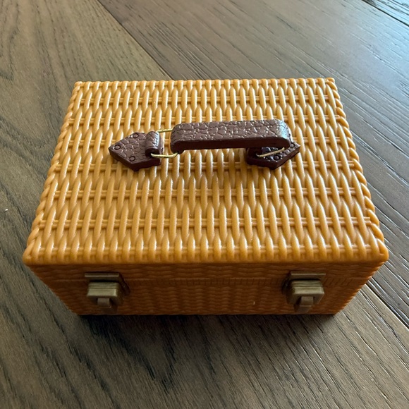 Our Generation Doll Picnic Set with Basket, Food & Accessories - Picture 3 of 4